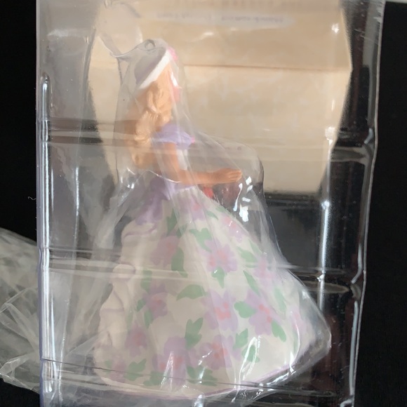 1995 Hallmark Springtime Barbie Ornament - Picture 9 of 16
